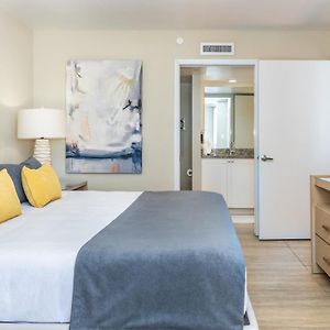 Pool One-Bedroom Suite